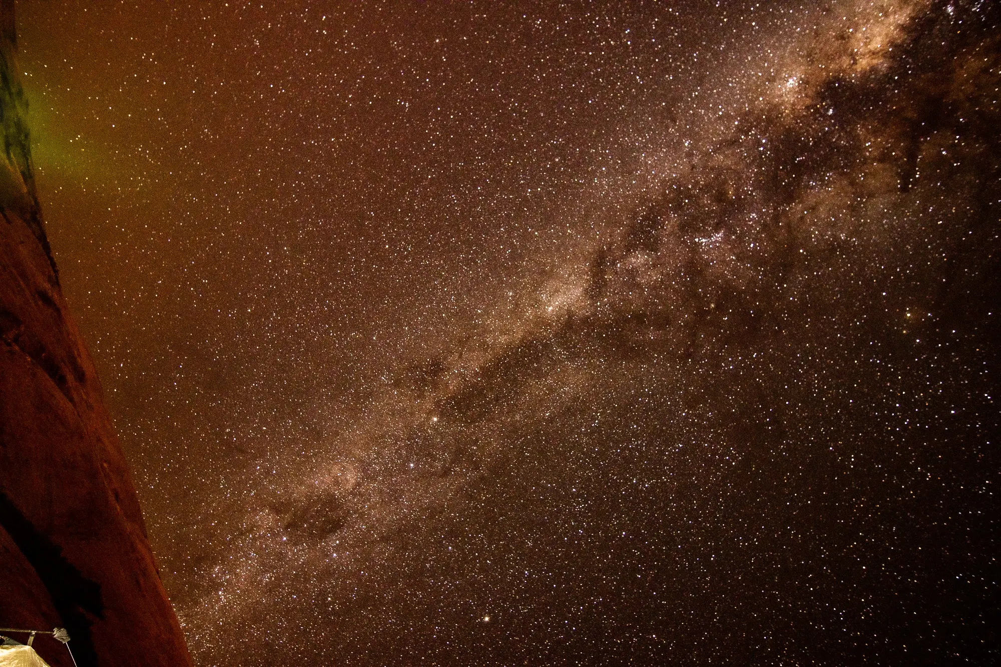 Vía Láctea sobre un cielo nocturno andino